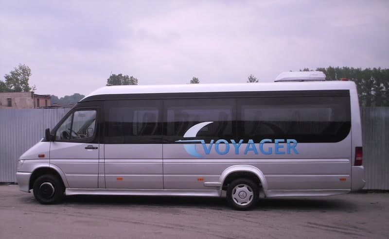 Mercedes-Benz Sprinter Voyagera w wersji przedłużonej, widok z boku
