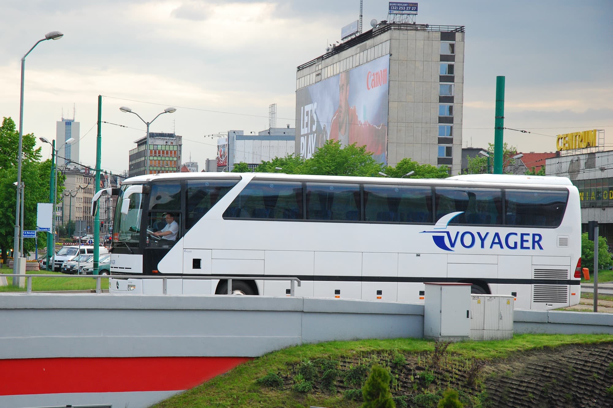 Mercedes-Benz Tourismo O350 Voyagera w trasie przez Katowice